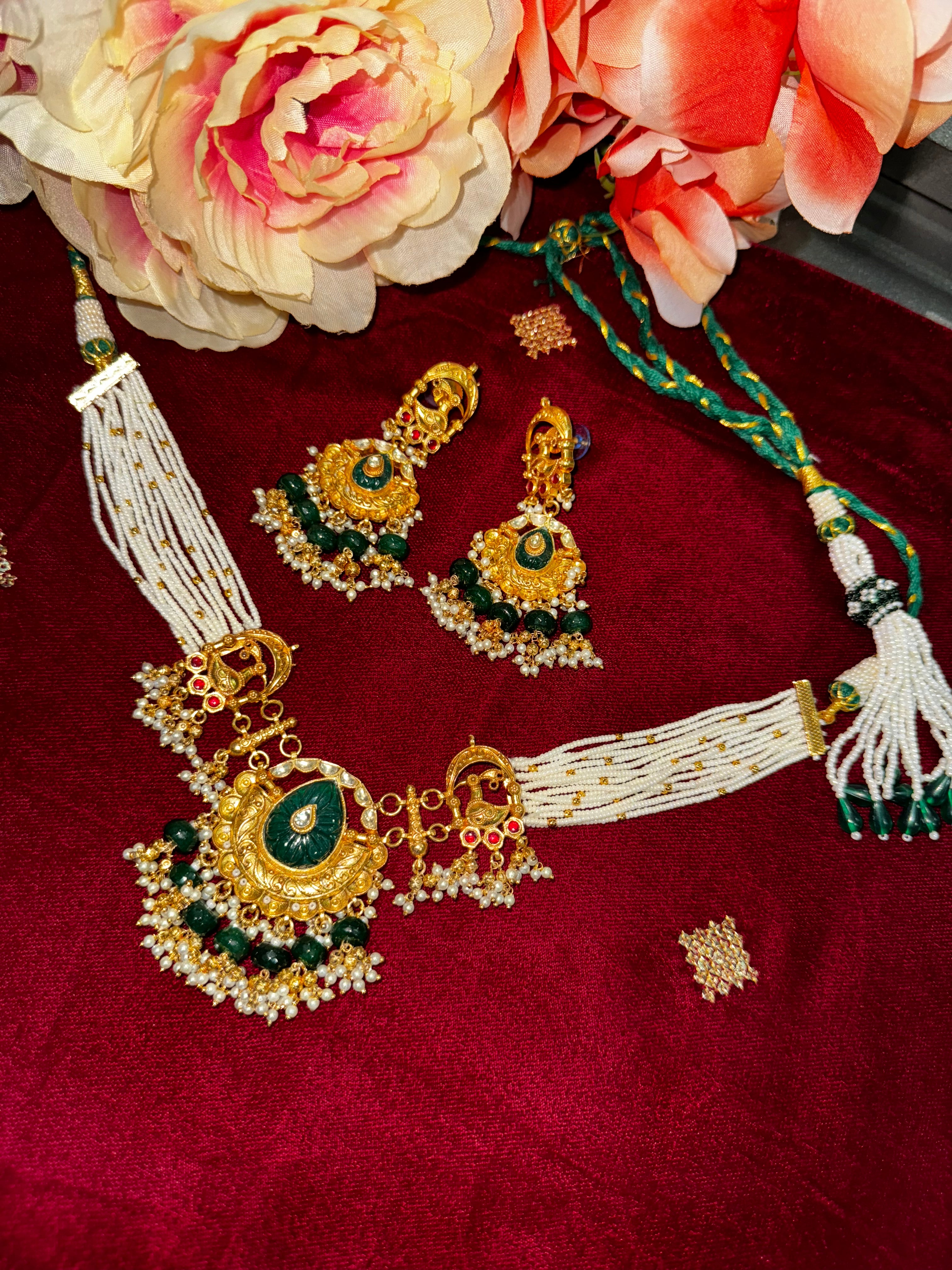 Emerald green pearl set with earrings